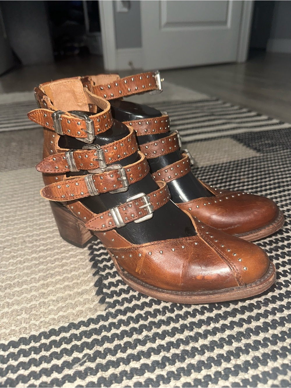 Freebird Felicity Brown Leather Strappy Studded Buckle Bootie Boots Sz 7